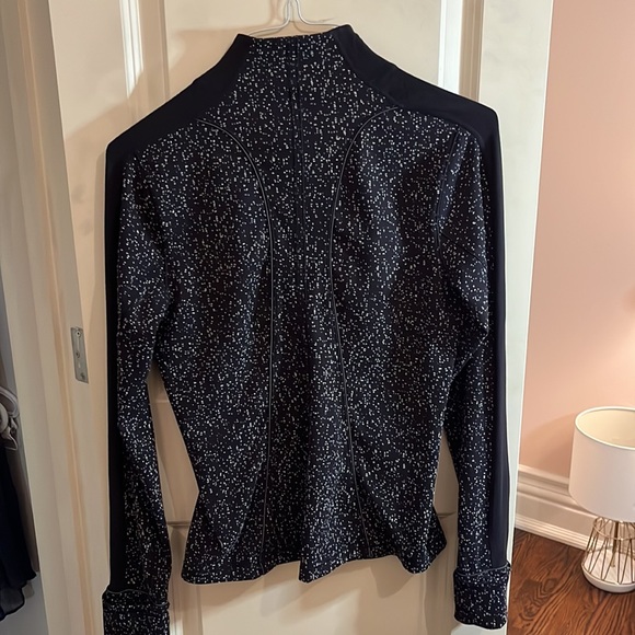 Lululemon running 1/2 zip sweater size 8 - Picture 3 of 7